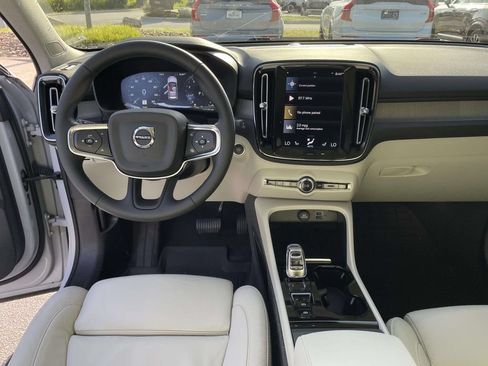 Used 2022 Volvo XC40 T5 Inscription w/ Climate Package AWD/4WD image 4