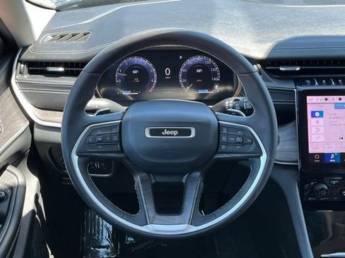 Used 2023 Jeep Grand Cherokee Limited AWD/4WD image 10
