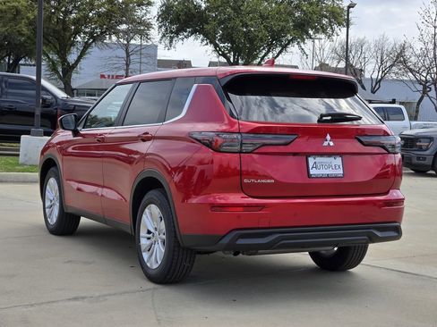 New 2026 Mitsubishi Outlander ES image 3