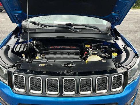 Used 2018 Jeep Compass Latitude w/ Popular Equipment Group AWD/4WD image 9
