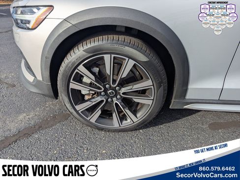 Certified 2024 Volvo V60 B5 Cross Country Ultimate image 26