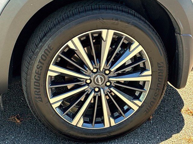 Used 2026 Nissan Pathfinder Platinum FWD image 12