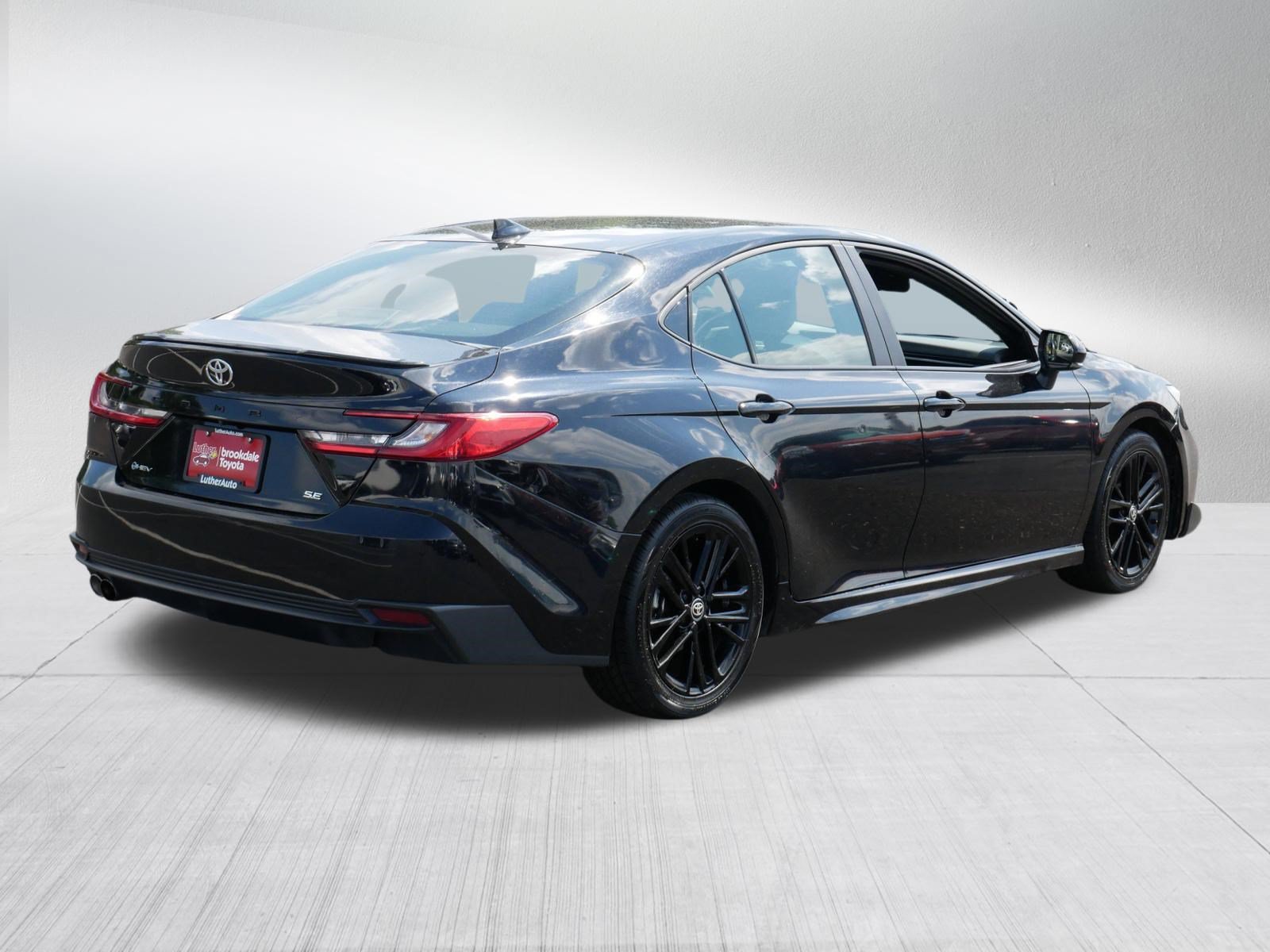 Certified 2025 Toyota Camry SE FWD image 7