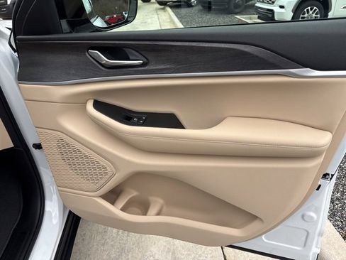 New 2025 Jeep Grand Cherokee Limited image 35