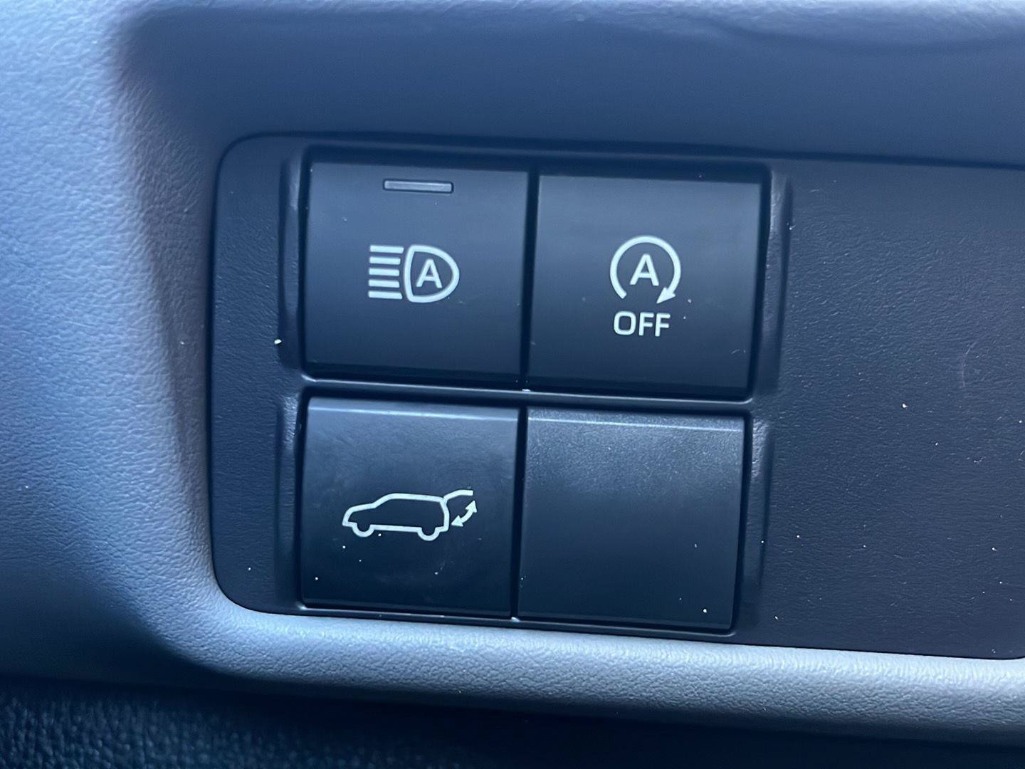Used 2024 Toyota Highlander XLE AWD/4WD image 5