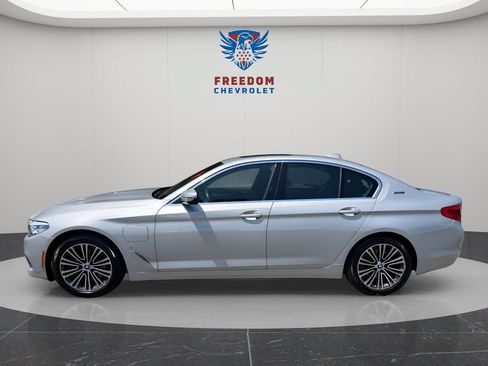 Used 2019 BMW 530e xDrive w/ Convenience Package AWD/4WD image 3