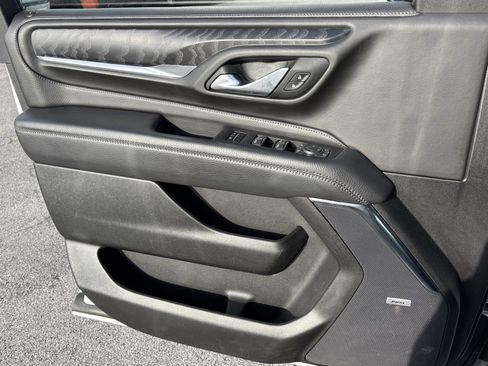 Used 2024 GMC Yukon XL Denali image 16