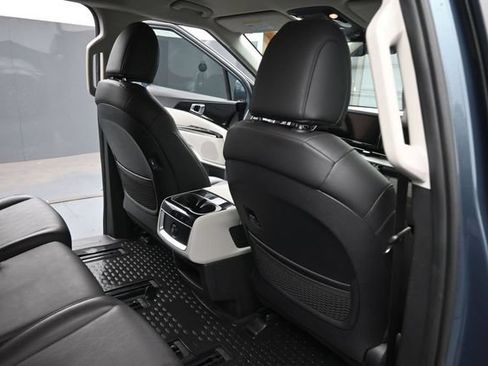 Used 2024 Kia Carnival EX FWD image 16