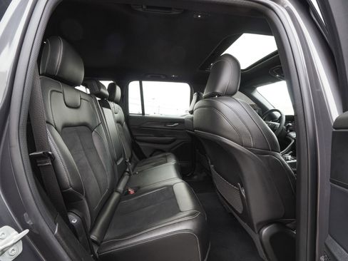 Used 2024 Jeep Grand Cherokee Altitude image 37