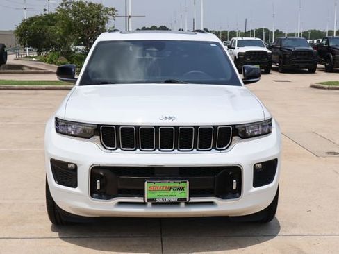 Used 2023 Jeep Grand Cherokee L Overland AWD/4WD image 2