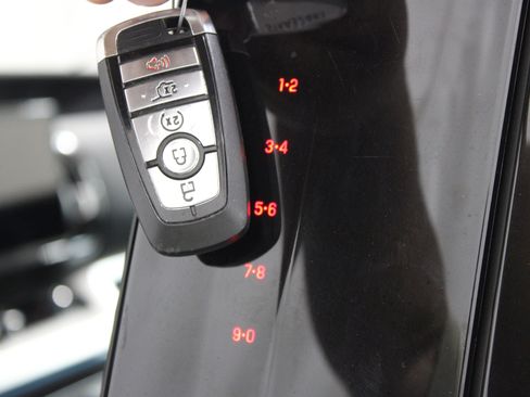 Used 2025 Ford Expedition Platinum AWD/4WD image 21