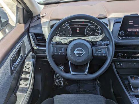 Used 2023 Nissan Rogue SV FWD image 17
