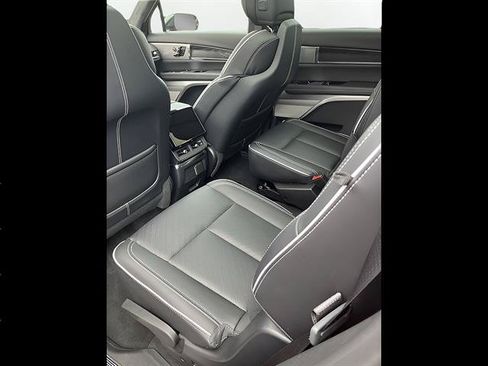 Used 2026 Cadillac Vistiq Platinum w/ LPO, Floor Liner Package AWD/4WD image 9