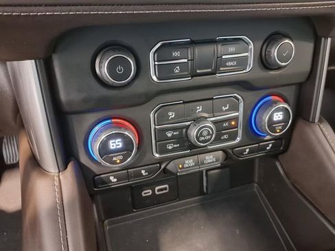 Used 2023 Chevrolet Tahoe Z71 AWD/4WD image 16