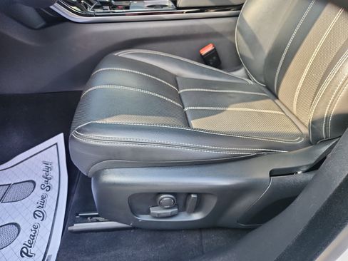 Used 2022 Land Rover Range Rover Velar R-Dynamic S image 25