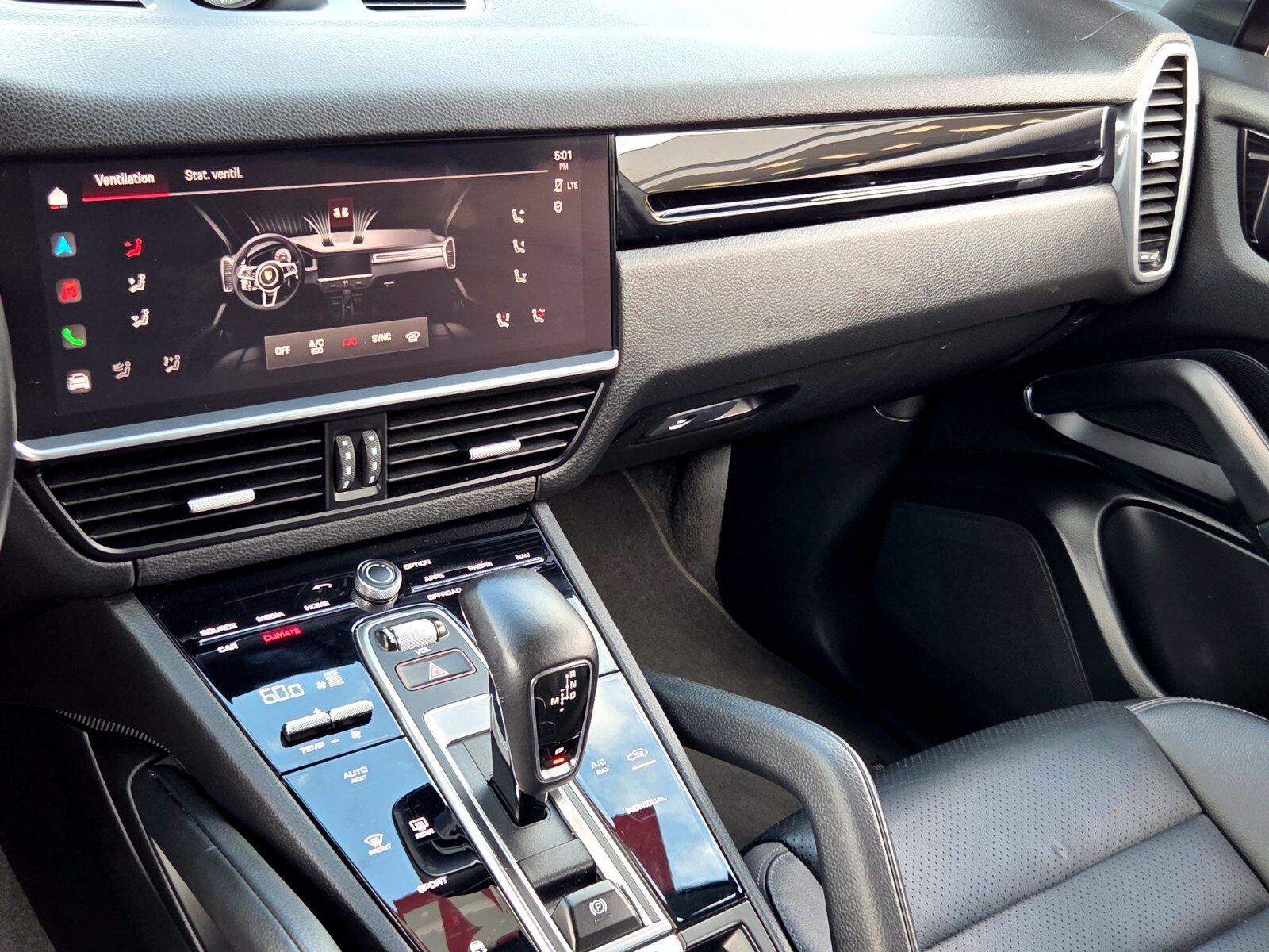 Used 2022 Porsche Cayenne AWD/4WD image 27