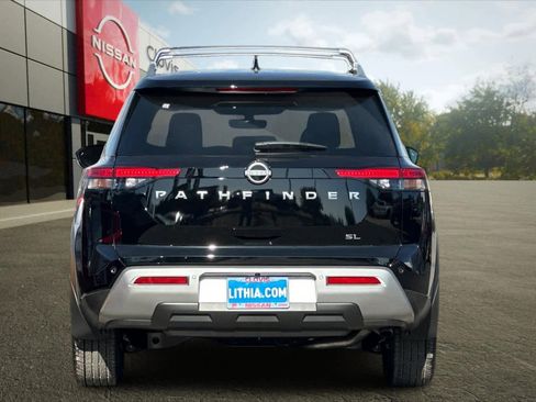 New 2025 Nissan Pathfinder SL image 8