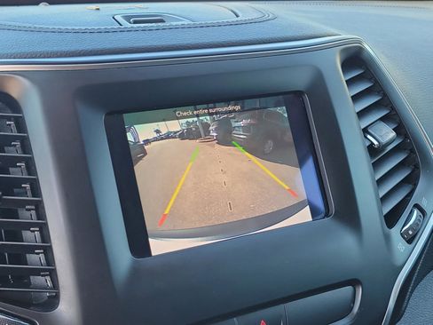 Used 2019 Jeep Cherokee Latitude w/ Popular Appearance Group image 22