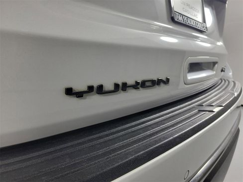 Used 2023 GMC Yukon AT4 w/ AT4 Premium Plus Package image 6