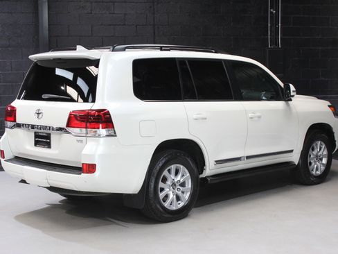 Used 2019 Toyota Land Cruiser w/ Four Season Floor Mat Package image 16