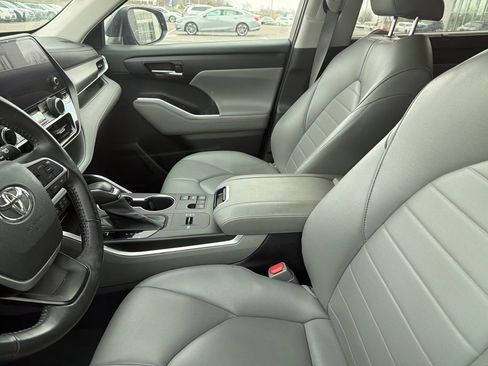 Used 2023 Toyota Highlander XLE image 20