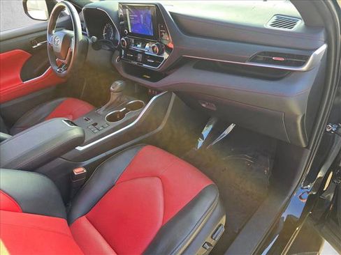 Certified 2024 Toyota Highlander XSE FWD image 22