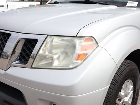 Used 2014 Nissan Frontier SV w/ SV Value Truck Package AWD/4WD image 11