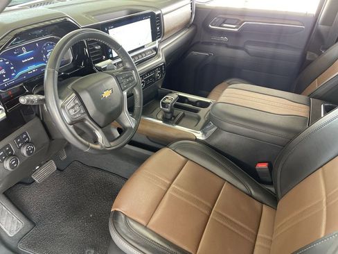 Used 2023 Chevrolet Silverado 1500 High Country w/ Z71 Off-Road Package image 10
