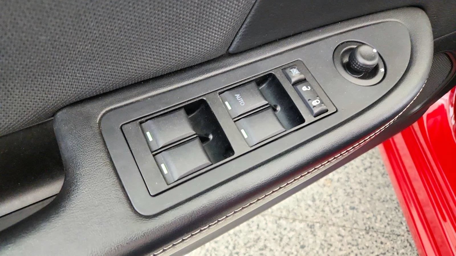 Used 2013 Dodge Avenger SE FWD image 22