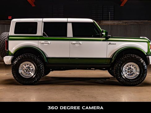 Used 2023 Ford Bronco Badlands image 11