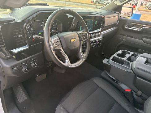 Used 2025 Chevrolet Silverado 1500 LT image 18