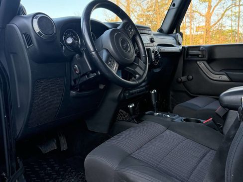 Used 2012 Jeep Wrangler Unlimited Sport w/ Connectivity Group image 8