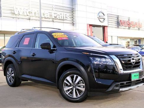 Certified 2025 Nissan Pathfinder SL image 1