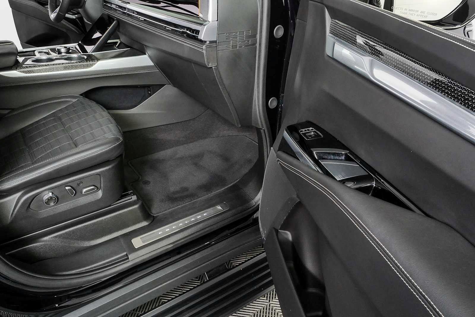 Certified 2025 Cadillac Escalade V AWD/4WD image 24