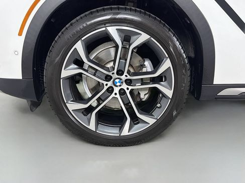 Used 2022 BMW X6 xDrive40i AWD/4WD image 32