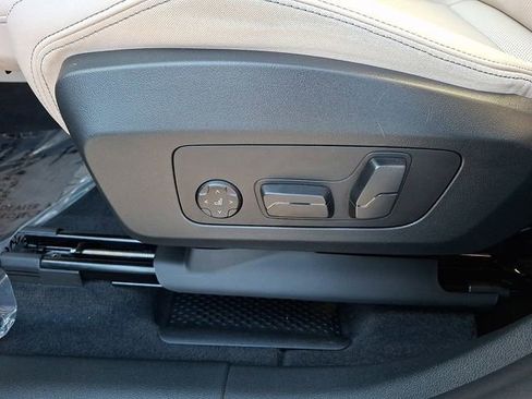 Certified 2025 BMW X1 xDrive28i w/ M Sport Package image 17