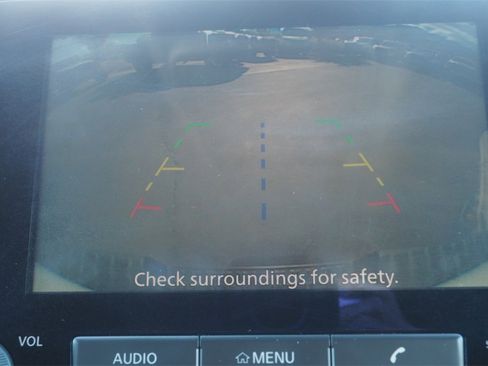 Used 2023 Nissan Titan SV w/ SV Convenience Package image 13