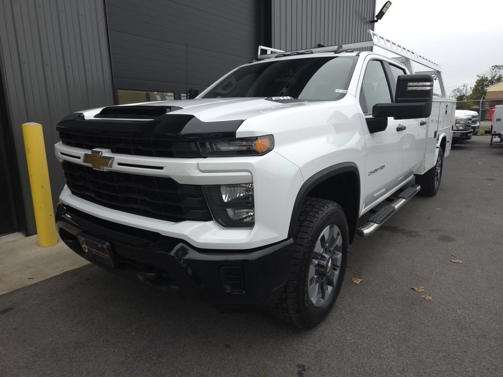 Used 2024 Chevrolet Silverado 2500 Custom w/ Custom Value Package AWD/4WD image 2
