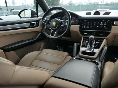 Used 2022 Porsche Cayenne Platinum Edition image 24
