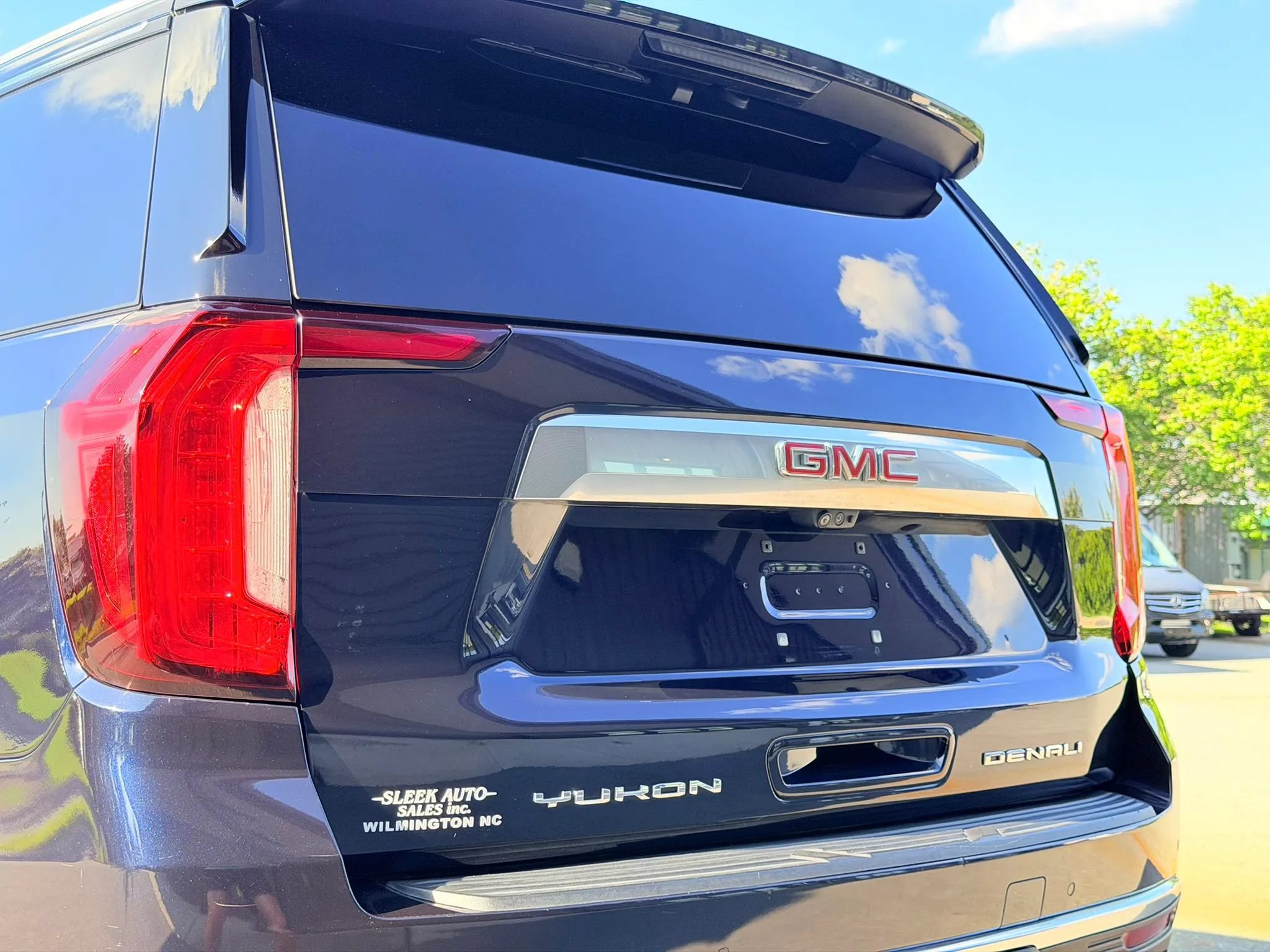 Used 2021 GMC Yukon Denali w/ Denali Premium Package AWD/4WD image 15