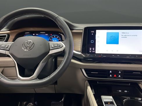 Used 2025 Volkswagen Atlas SE AWD/4WD image 11