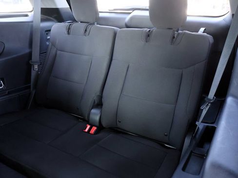Certified 2024 Ford Explorer XLT RWD image 25