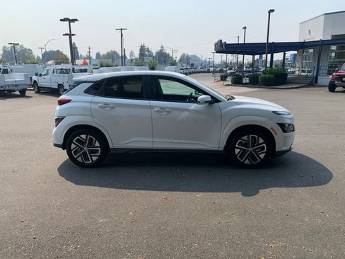 Certified 2023 Hyundai Kona SE w/ Cargo Package FWD image 8