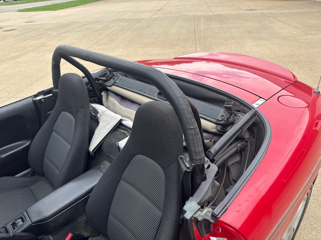 Used 1999 MAZDA MX-5 Miata RWD image 13