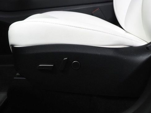 Used 2024 Tesla Model Y Performance image 61