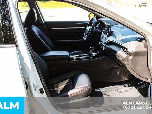 Used 2025 Nissan Altima 2.5 SR FWD image 18