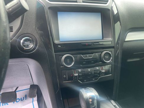 Used 2016 Ford Explorer XLT w/ Equipment Group 202A FWD image 16
