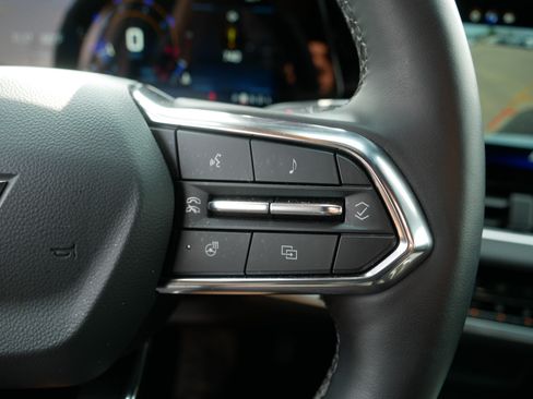 Used 2025 Chevrolet Equinox LT FWD image 29