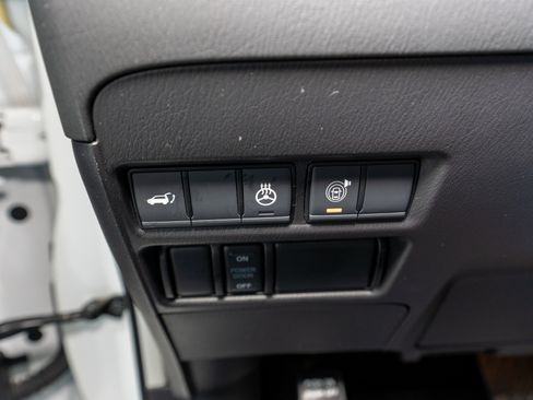 Used 2024 Nissan Armada SL w/ Captain's Chairs Package image 32