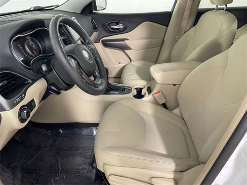 Used 2021 Jeep Cherokee Latitude image 2